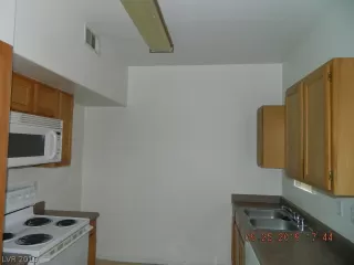 Photo #6: 2143983 Listing