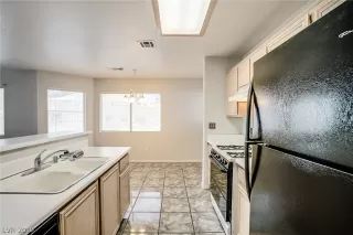 Photo #4: 2144383 Listing