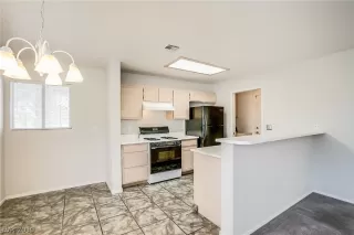 Photo #5: 2144383 Listing