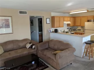 Photo #4: 2144385 Listing