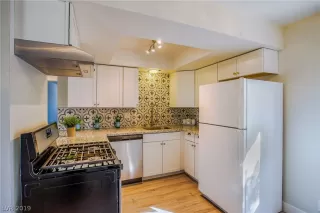 Photo #2: 2144462 Listing