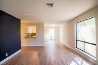 Photo #4: 2144462 Listing