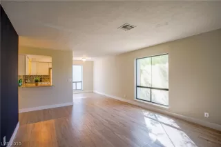 Photo #5: 2144462 Listing