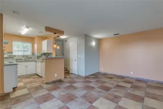 Photo #3: 2144542 Listing