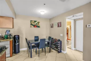 Photo #5: 2144603 Listing