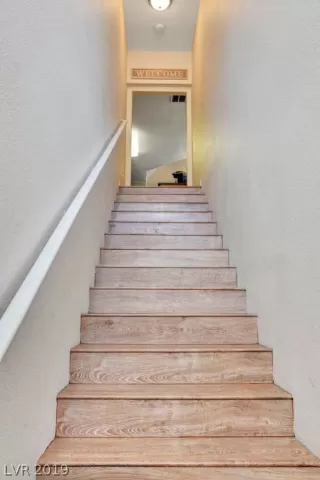 Photo #5: 2144679 Listing