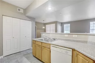 Photo #5: 2144817 Listing