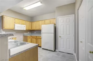 Photo #6: 2144817 Listing