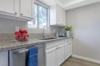 Photo #3: 2144843 Listing