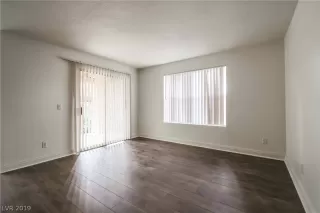 Photo #4: 2144941 Listing