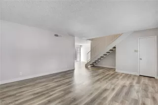 Photo #5: 2144986 Listing