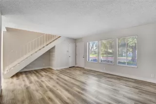 Photo #6: 2144986 Listing