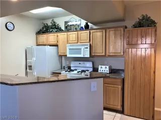 Photo #5: 2145018 Listing 