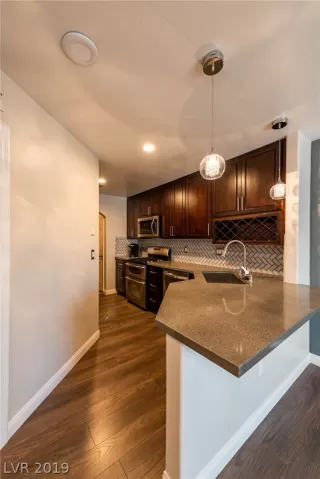 Photo #1: 2145055 Listing 