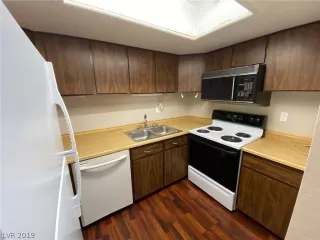 Photo #5: 2145121 Listing 