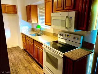 Photo #3: 2145303 Listing 