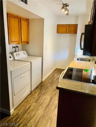 Photo #4: 2145303 Listing 