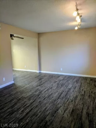 Photo #5: 2145303 Listing 