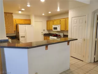 Photo #5: 2145331 Listing