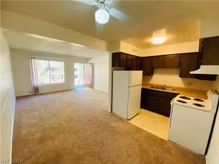 Photo #4: 2145341 Listing