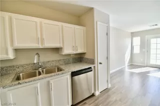 Photo #5: 2145444 Listing