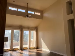 Photo #1: 2145467 Listing