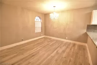 Photo #5: 2145627 Listing