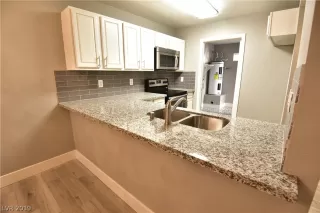 Photo #6: 2145627 Listing