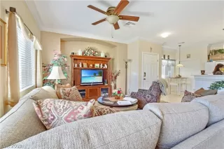 Photo #6: 2145733 Listing