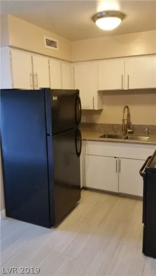 Photo #2: 2145759 Listing