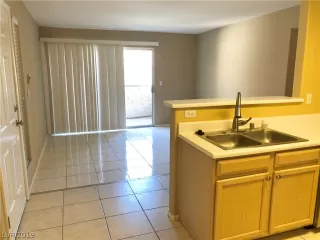 Photo #4: 2145805 Listing