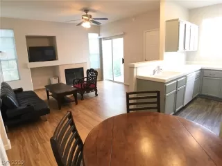 Photo #3: 2145833 Listing