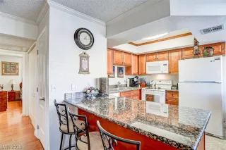 Photo #2: 2145836 Listing