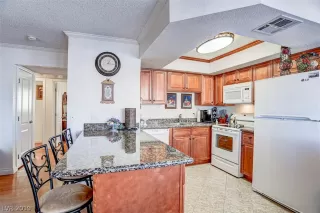 Photo #4: 2145836 Listing