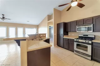 Photo #3: 2145872 Listing