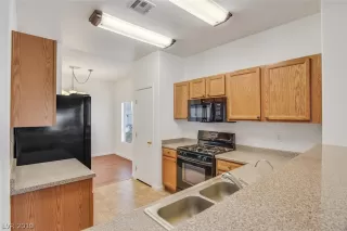 Photo #5: 2145877 Listing