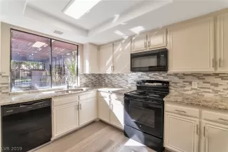 Photo #6: 2145933 Listing