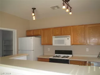 Photo #5: 2146036 Listing