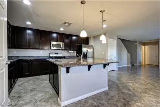 Photo #5: 2146092 Listing 