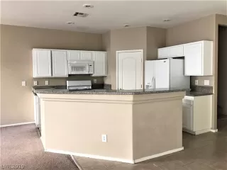 Photo #4: 2146142 Listing