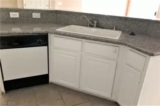 Photo #5: 2146142 Listing