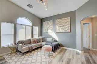 Photo #5: 2146223 Listing 