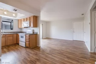 Photo #3: 2146288 Listing