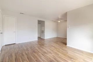 Photo #4: 2146288 Listing