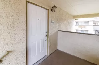 Photo #5: 2146288 Listing