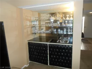 Photo #4: 2146409 Listing