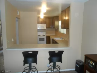 Photo #5: 2146409 Listing