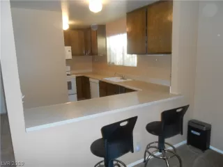 Photo #6: 2146409 Listing