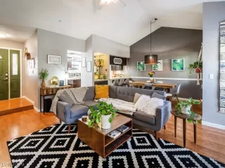 Photo #4: 2146530 Listing
