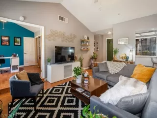 Photo #5: 2146530 Listing